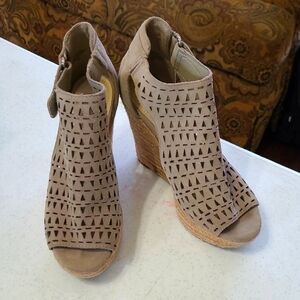 Marc Fisher Peep-Toe Wedge Sandals with cutout detail size 6.5